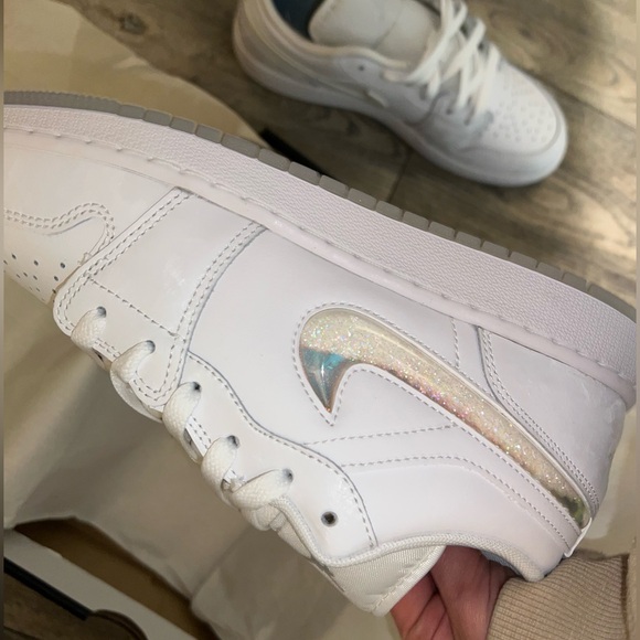 ****update; SOLD *** ✨ NIKE JORDAN GLITTER SWOOSH WHITE SPARKLE ✨ - Picture 4 of 16